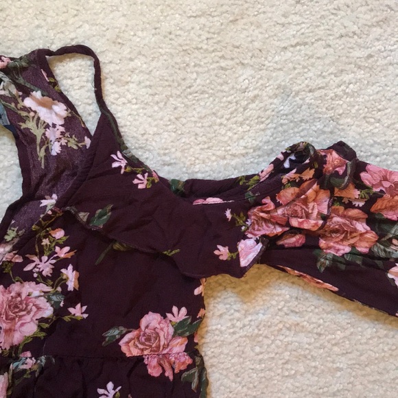 Cold shoulder floral top 💐 - Picture 3 of 8